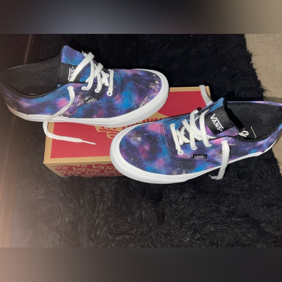 Galaxy Vans - Picture 2 of 11